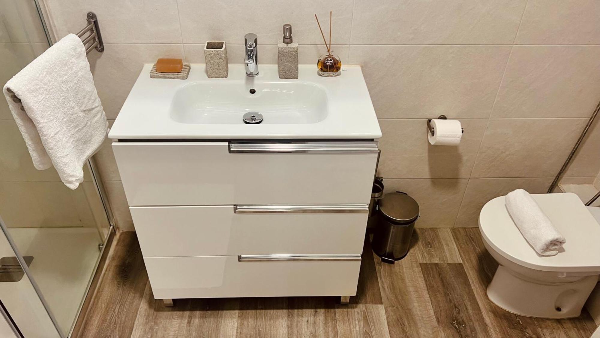Super Comfy And Homey 4br Peachy Apartament *