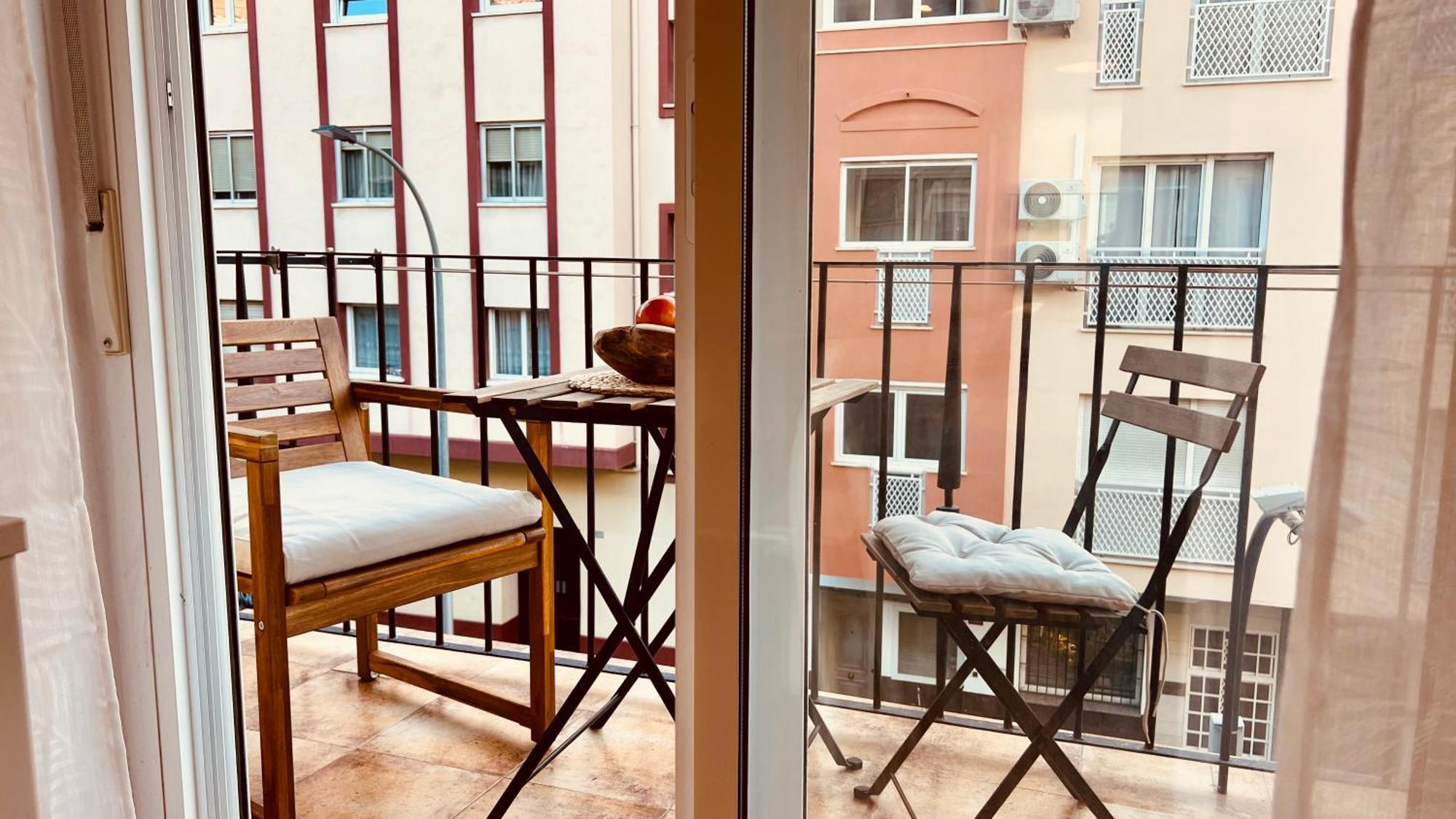 Super Comfy And Homey 4br Peachy Appartement