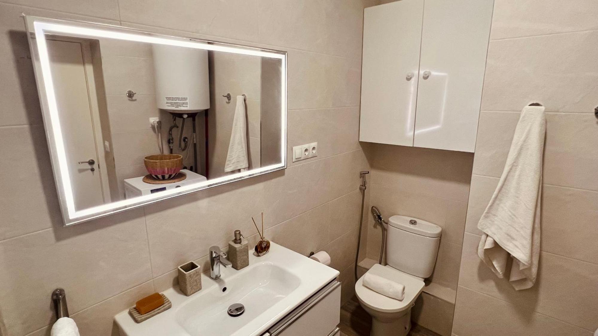 Super Comfy And Homey 4br Peachy Appartement